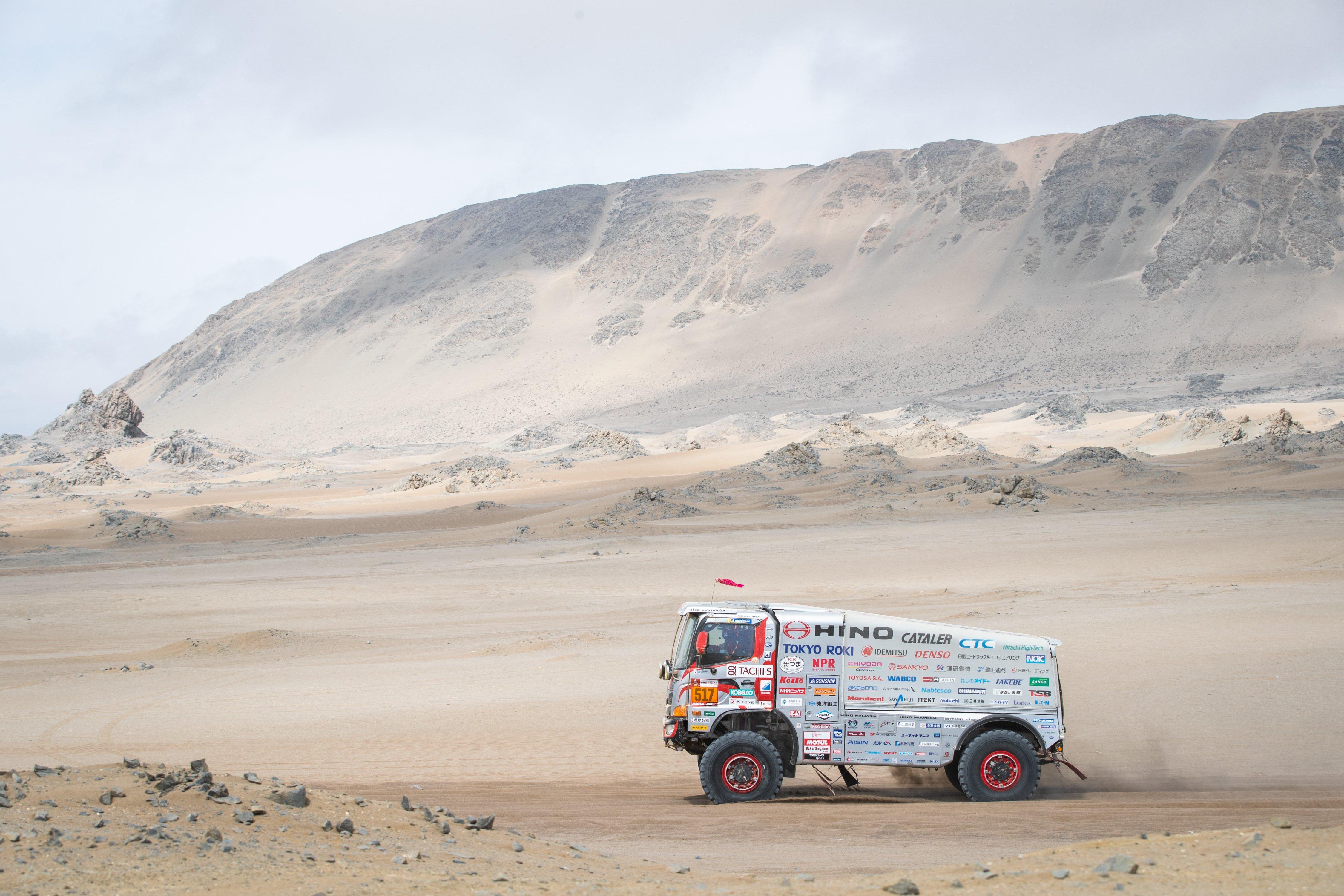 [DAY 10: Stage 8] Car 2 Climbs to 8th Position Despite Being Stuck. Car 1 Is On Course in the Semi-Marathon.