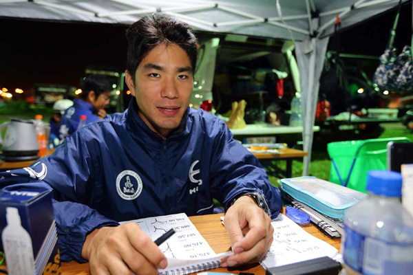 Hiroyuki Sugiura studies his road book in preparation for the race on January 13.