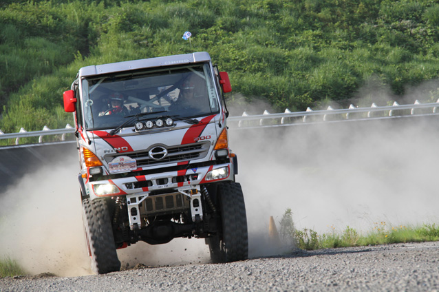The HINO500 Series truck encountered no problems in its test runs.