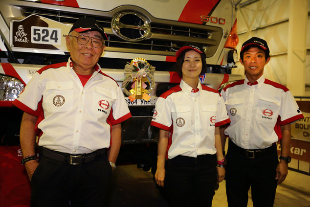The Car 1 crew: Yoshimasa Sugawara, Yoko Wakabayashi, and Katsumi Hamura