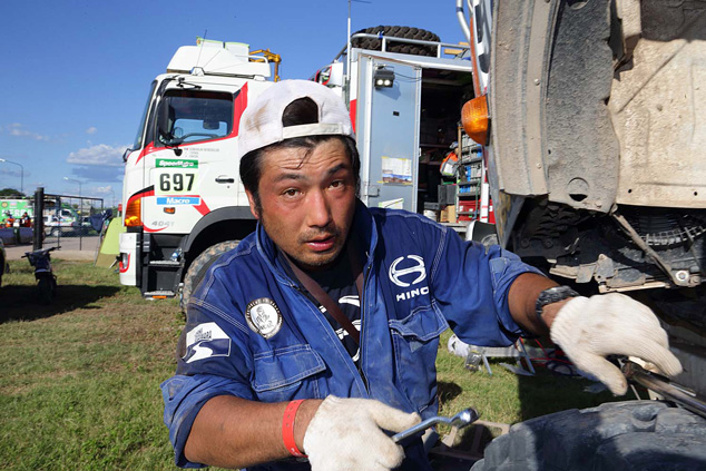 Hironaga Hayashi takes extra care in retightening suspension components.