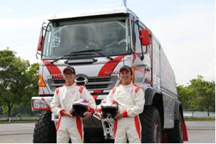 Driver Teruhito Sugawara (left) and navigator Hiroyuki Sugiura (right) are committed to giving it their best.