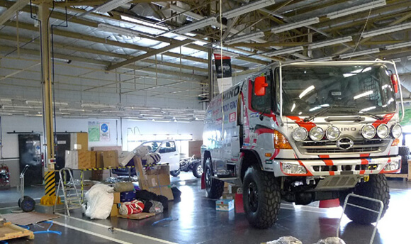 Dakar Rally 2012, the team undergoing fine-tuning in Argentina.