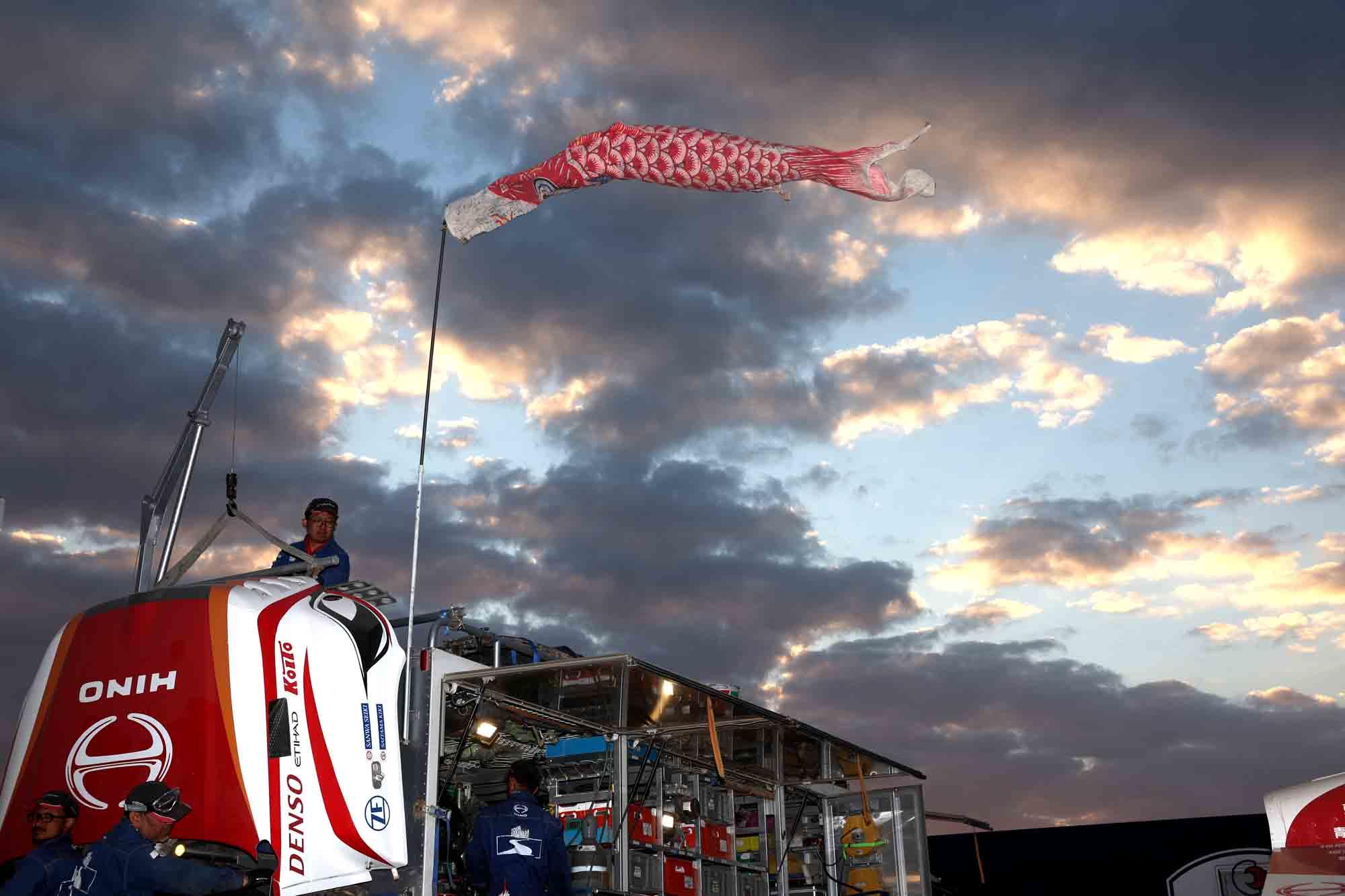 Hino Team Sugawara finished the first half of the race in 7th place in the truck division.　Vehicles and personnel were refreshed in Heil on the middle day.