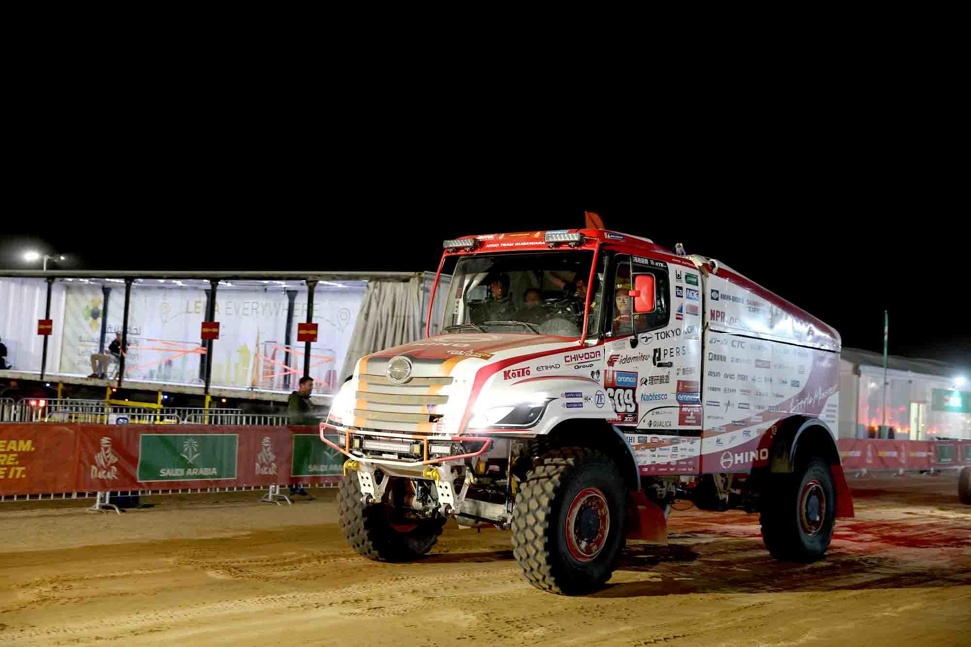 Covering up a drive train problem, the team finishes the long stage in 11th place. Moves up to 11th place in the trucks category in accumulated rankings