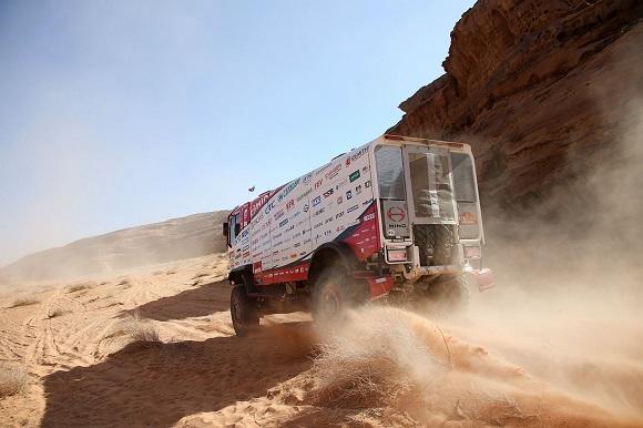 Stage 5 : Car 1, a natural in dune stages, finishes 12th in the SS.
