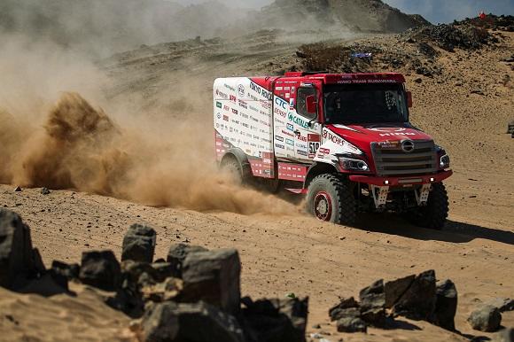 Stage 2 : Car 1 finishes the intermountain course at 15th place undaunted by the course's diverse range of terrain. Car 2 is forced to stop during the SS due to trouble.