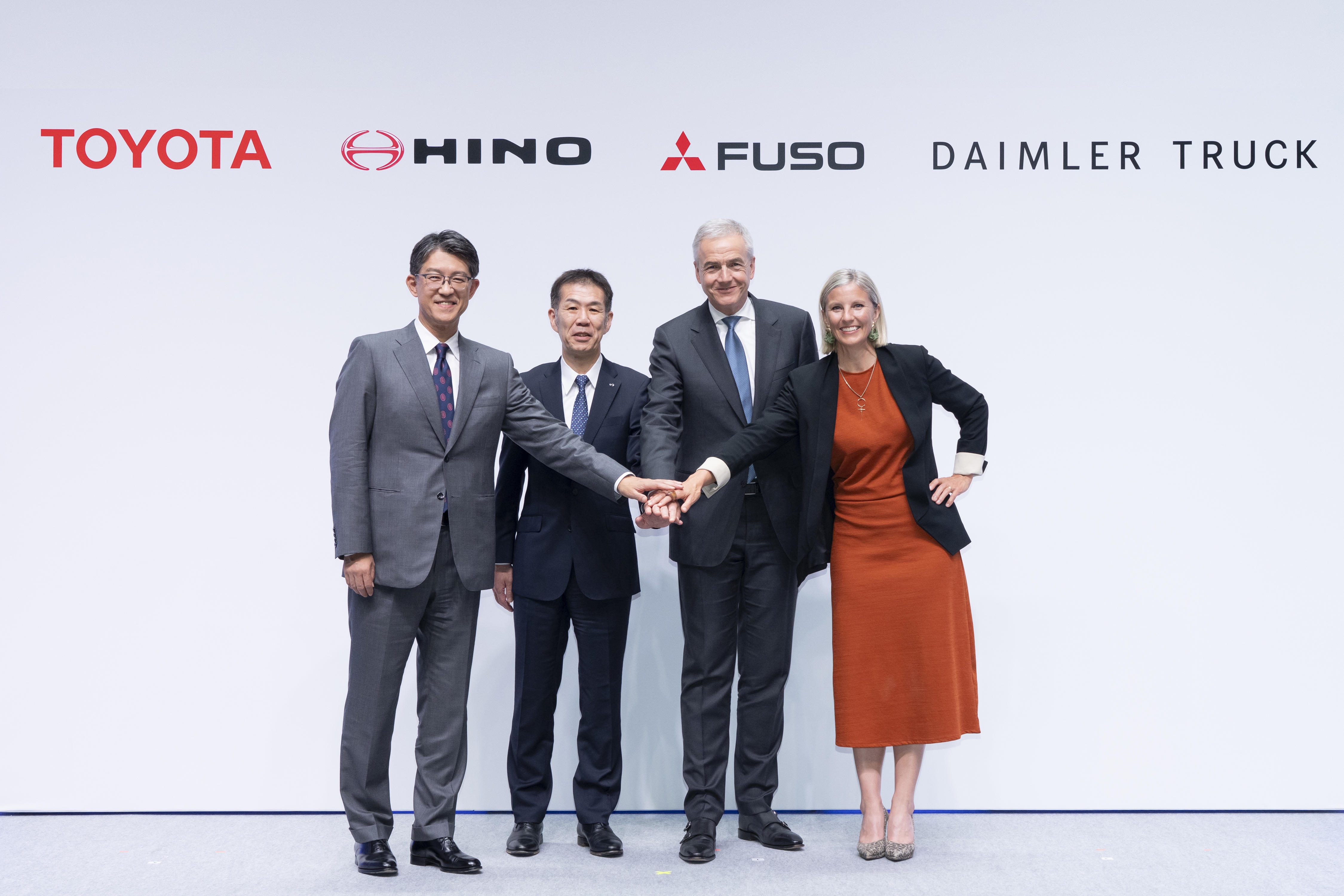 Daimler Truck, Mitsubishi Fuso, Hino and Toyota Motor Corporation conclude Definitive Agreements on integrating Mitsubishi Fuso and Hino Motors