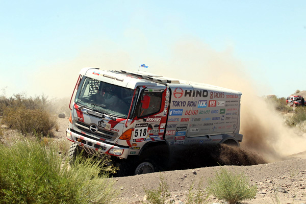 Car 2 piloted by the Teruhito Sugawara/Hiroyuki Sugiura crew