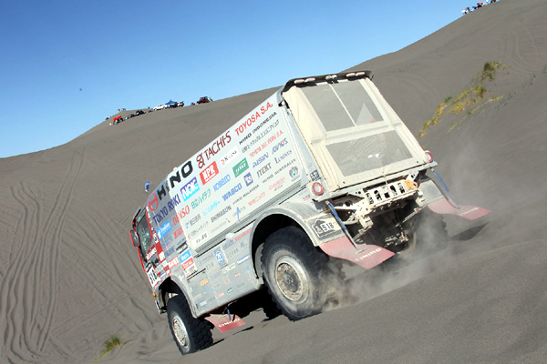 Car 2 piloted by the Teruhito Sugawara/Hiroyuki Sugiura crew