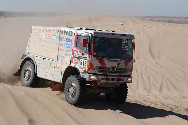 Car 2 piloted by the Teruhito Sugawara/Hiroyuki Sugiura crew