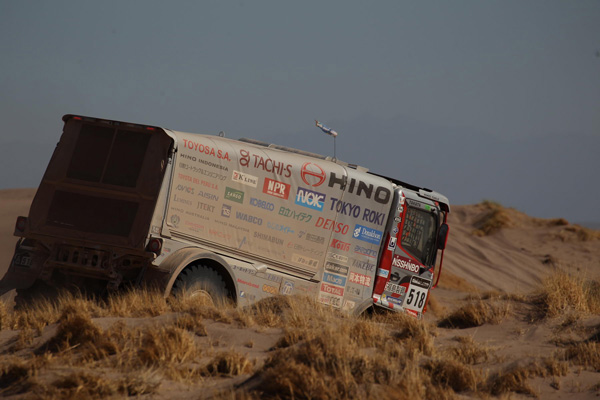 Car 2 piloted by the Teruhito Sugawara/Hiroyuki Sugiura crew