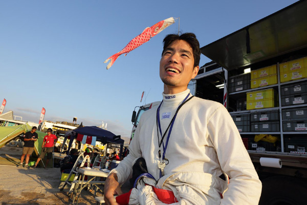 Hiroyuki Sugiura takes a breather upon arriving at the bivouac in Antofagasta.