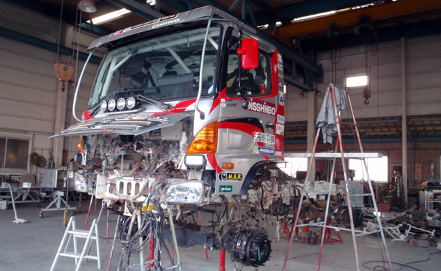 Car 1 undergoes disassembly and inspection.