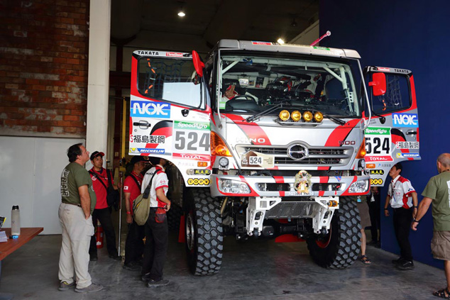 Car 1 undergoes the final control for its vehicle inspection.