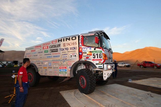 Car 2 arrives at the bivouac in Copiapo.