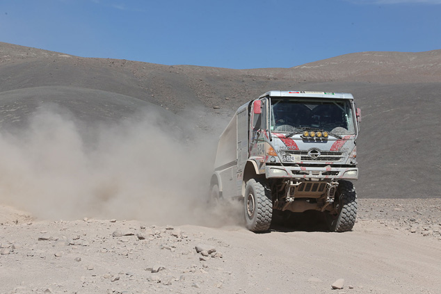 Car 1 piloted by Yoshimasa Sugawara, Yoko Wakabayashi, and Katsumi Hamura