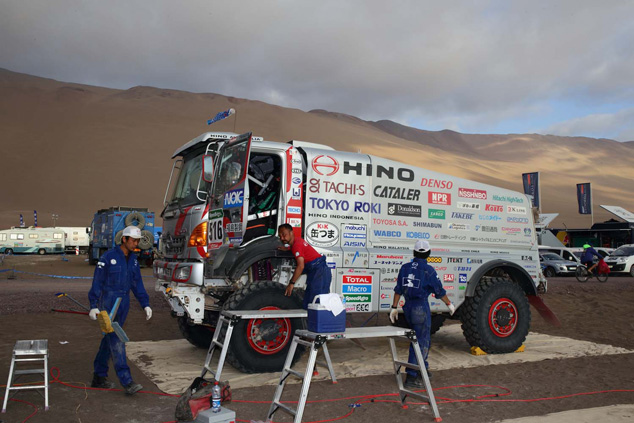 Mechanics prepare to service Car 2.