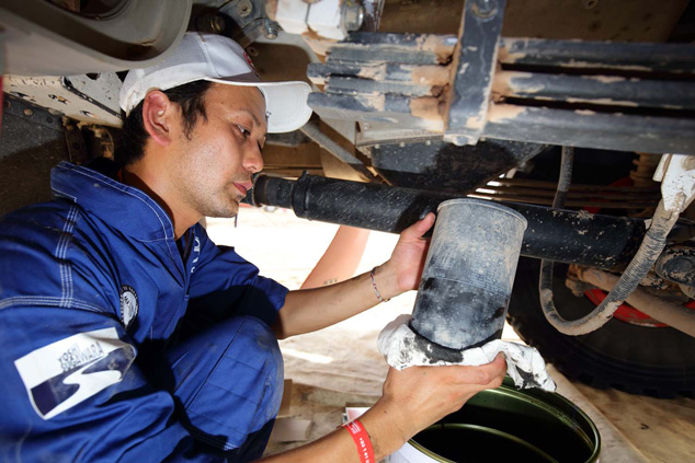 Mechanic Shunsuke Sugawara replaces an oil filter.