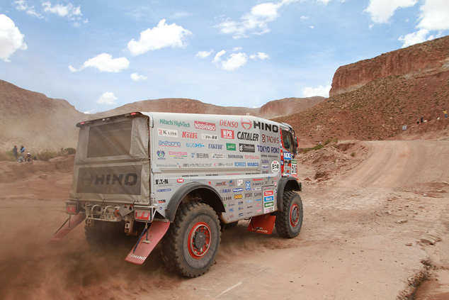 Car 2 piloted by Teruhito Sugawara and Hiroyuki Sugiura