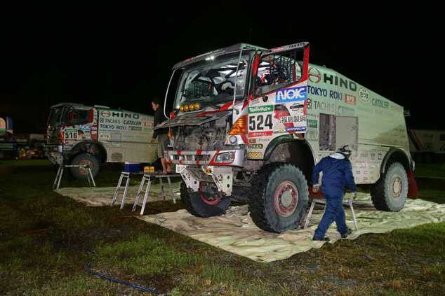 HINO500 Series trucks undergo servicing in Salta.