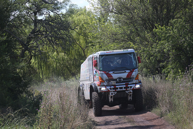 Car 2 piloted by Teruhito Sugawara and Hiroyuki Sugiura