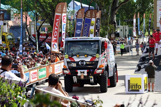 Car 1 leaves the podium at the Technopolis.