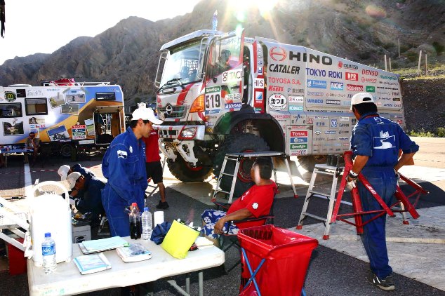 Mechanics are busy preparing for their service work on Car 2 at the bivouac in San Juan.