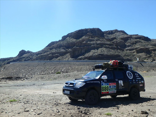 A HINO TEAM SUGAWARA support car.