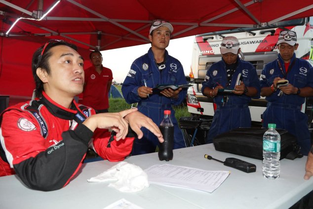 Teruhito Sugawara briefs mechanics on how his truck is doing.