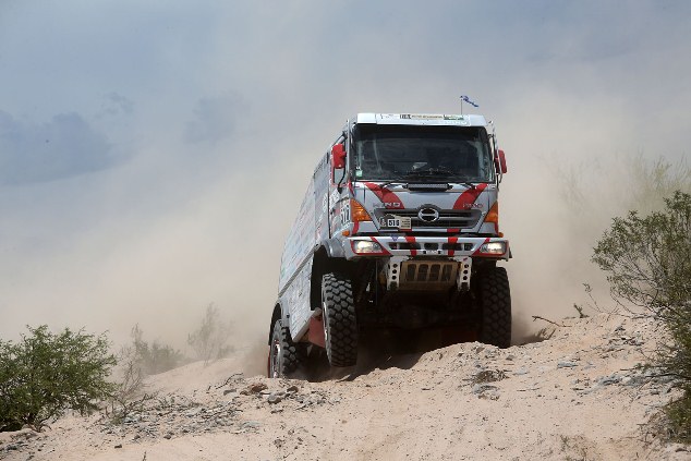 Car 2 piloted by the Teruhito Sugawara/Hiroyuki Sugiura crew