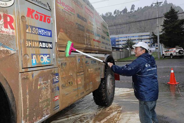 Mr. Bayler washes down Car 1.