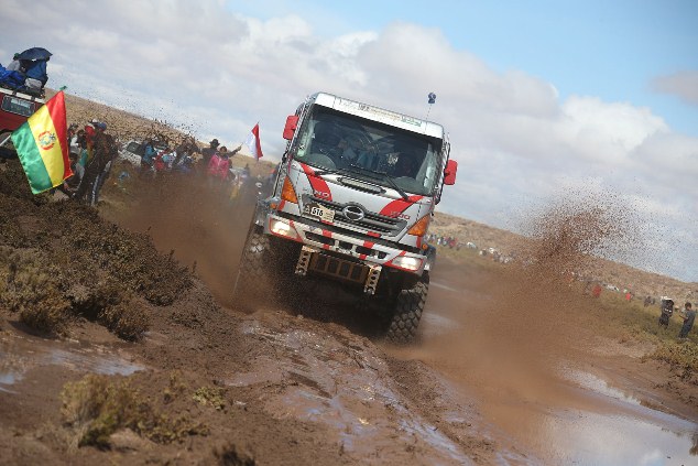 Car 2 piloted by the Teruhito Sugawara/Hiroyuki Sugiura crew