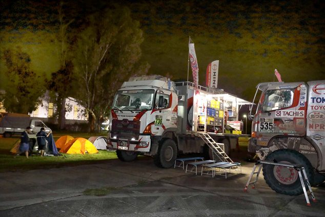 HINO TEAM SUGAWARA prepares to begin their servicing work at the bivouac in Salta.