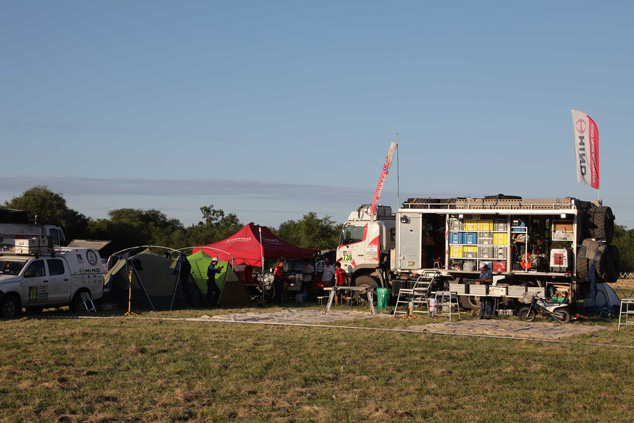 At the bivouac, HINO TEAM SUGAWARA members wait for their HINO500 Series trucks.