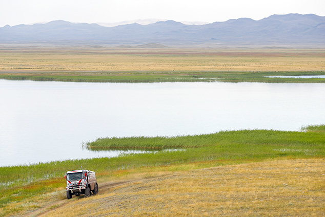 HINO500 Series truck speeds along in the vast landscape of Kazakhstan.